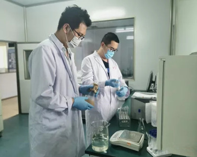 市場(chǎng)監(jiān)管事務(wù)服務(wù)中心嚴(yán)格把控水產(chǎn)品質(zhì)量安全，強(qiáng)化檢驗(yàn)檢測(cè)服務(wù)